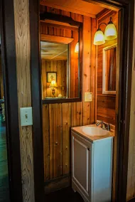 Stunning cottage overlooking Lake Innsbruck 5 miles from Wild Animal Safari! - Image 2