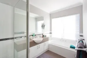 Two story Scarborough home (2 min to beach) - Image 4