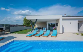 Villa Bambina with Heated Pool - Image 4