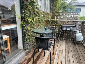 🐶🐶 PET FRIENDLY : 2 Bedroom Ground level. Private. Trams .Park. Netflix.Pet ok - Image 5