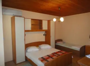 Seafront Apartments Pretner - Image 5