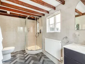 3 bedroom accommodation in Chelmsford - Image 2