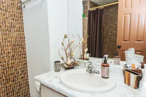 Spacious Suite by the Lake, Great Neighbourhood! FREE Airport Pick-up - Image 3