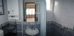 40 m vom See, Hübsche Terrasse, Klima, 2 Schlafzimmer, Grillplatz, Parkplatz - Image 5
