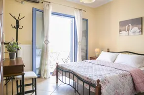 Villa Xenia With 3 Bedrooms and 2 Bathrooms - Image 3