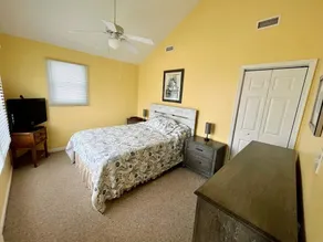 Short Walk to the Beach, Promenade, Restaurants and Shopping. - Image 5