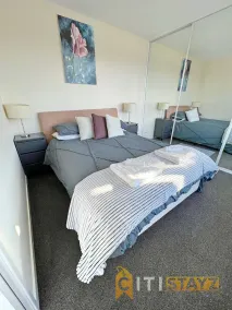 Spacious & High in the Skyplaza - 1bd 1bth Apt - Image 4