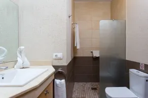2 Bedrooms, Mountain View, HEATED POOL, Heating, Terrace, Free Wifi (5) - Image 2