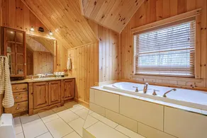 Executive Plus 52 - beautiful spacious log home with private hot tub pool - Image 3
