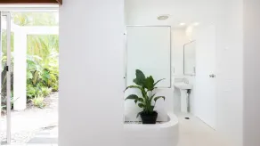 Noosa Heads Beach House - Walk to Main Beach & Little Cove - Image 2