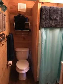 Nyd udsigt over søen, mens du slapper af på verandaen! - Image 2