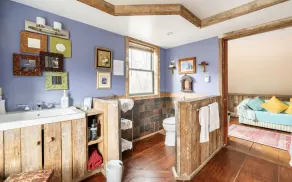 Luxurious sky loft with giant soaker tub, steam room, views - Image 4