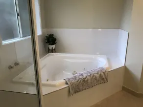 Hideaway By The Sea. 2 minute walk to the beach.  Free WIFI & LINEN - Image 3