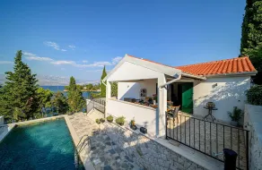 Villa Creativa with Heated Pool - Image 5