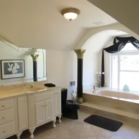 Waterfront Luxury: Refresh Your Spirit w/ Your Own Oasis In the Midst of It All - Image 5