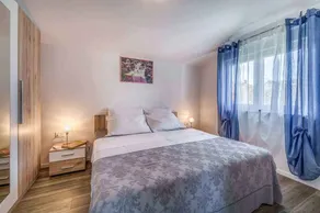 Holiday apartment with balcony and sea view - Image 5