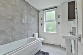 Refurbished Plush Property Great Transport Links - Image 3