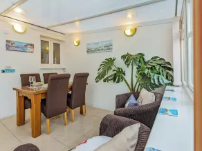 1 bedroom accommodation in Torquay - Image 5