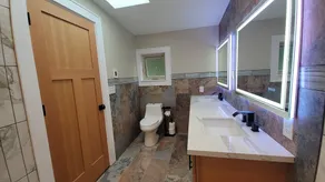 Newly Remodel 5BR 3BA Classic in N Green Lake + Opt Studio & 2BR Apartment - Image 3