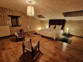 Pretty stone house with swimming pool in magnificent agricultural area - Image 4