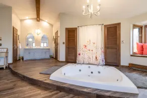 Cheerful Family Manor- Sleeps 25 w/hot tub and private pool in Amish Country - Image 5