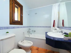 Beautiful private villa for 8 guests with private pool, TV, patio, pets allowed and panoramic view - Image 3