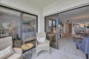 Remodeled 2/2 + Bonus Rm Condo - Waterfront in Downtown Naples - Covered Parking - Image 5