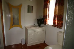 Eagle Point Lakeside Cottage - Image 2