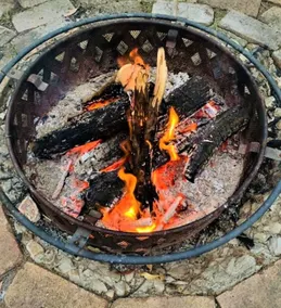 Cute Cottage with Log Burning Fire, close to Wineries - Image 2