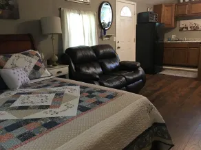Farmhouse Cottage in the Country - Image 5