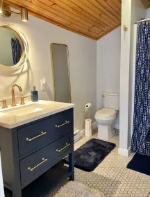 Adorable,  super cozy cottage with Lake Winnipesaukee views, 2 miles to Skiing! - Image 4