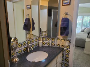 Très bien situé et la valeur! Grande, belle maison sur terrain de golf, piscine privée, un bain - Image 4