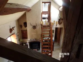 An authentic house in the heart of historic Burgundy - Image 3