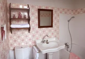 Charming family manor house in the heart of Southern Burgundy - Image 2