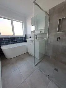 Modern 4 bedroom Family Home in Inverloch - Image 3