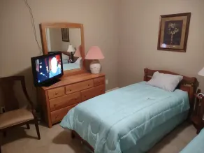 Classic Comfortable Condo, 3/2, Wifi, Pool, Location, OWA, Sports-plex, Shopping - Image 4