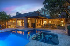 ***NEW*** 7 MINUTES TO DOWNTOWN | POOL | HOT TUB | POOL TABLE | FOOSBALL | FIRE PIT | 13 Queen Beds - Image 5