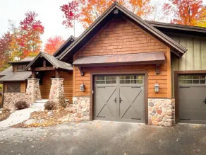 Mountain Pass Lodge, Ski In/Ski Out, Sleeps 18, Hot Tub - Image 3