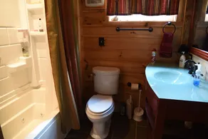 Cozy hand-built cabin in the heart of wine country, near mountains and Mayberry - Image 3