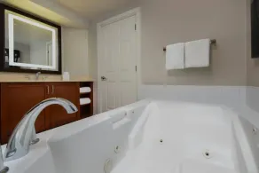 Marriott's BeachPlace Towers 2BR Apartment with Resort Access - Image 3