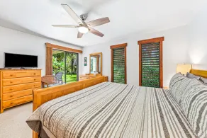 Tropical Treehouse Near the Beach - Image 5