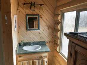 Hand gebautes Blockhaus am Fluss - drei Schlafzimmer, zwei Bäder auf privatem 6. 5 Acres - Image 3