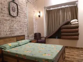 Woodstock 90's Farmhouse!! - Image 5