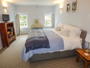 GARDEN COTTAGE, pet friendly, character holiday cottage in Ovington - Image 3