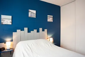 Appartement 'T2 Entièrement Rénové' avec vue sur la mer, balcon et climatisation. - Image 4