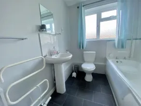 Charming Spacious 3-bedroom Beach Holiday House, Norfolk - Image 3