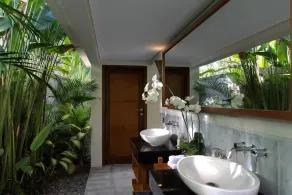 Luxury by the Ocean’s Edge – Bali Villa 1087 - Image 2