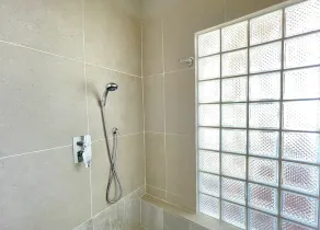3BR 3BA private beach Villa w/ kayaks +1-acre-tropical garden - Image 2