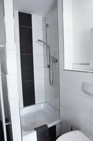beautiful and newly renovated two-room apartment - Image 4