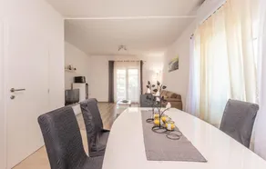 Nice home in Polaca with private swimming pool, can be inside or outside - Image 5